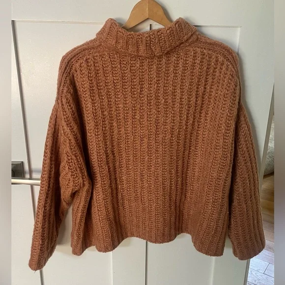 FREE PEOPLE Fluffy Fox Chunky Alpaca Sweater Peachy Papaya. Size Small - Picture 4 of 5